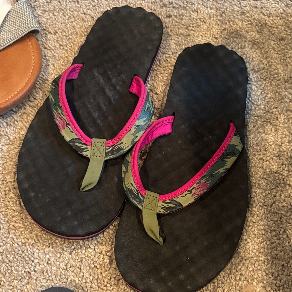Assorted Flip Flops Collection - Picture 4 of 16
